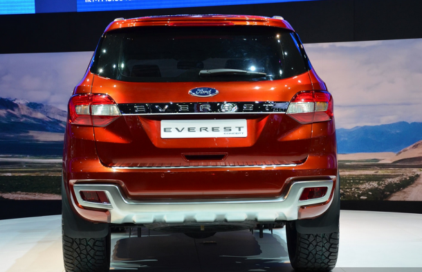2014 Ford Everest rear view