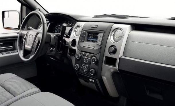2014-Ford-F-150-XL-interior