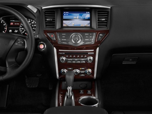 2014 Nissan Pathfinder Hybrid interior 2