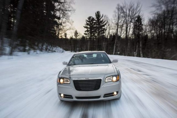 2014 chrysler 300 front view 1