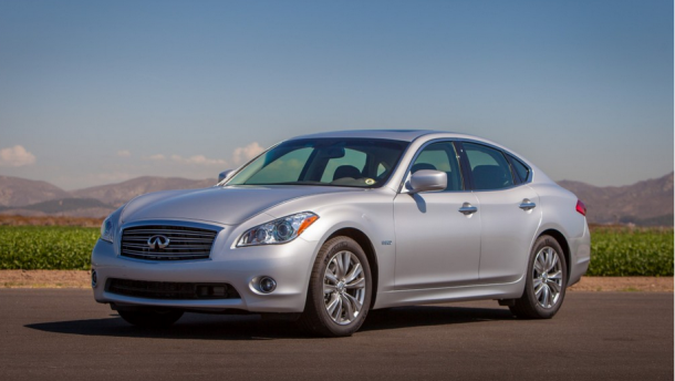 2014 infiniti q70 side