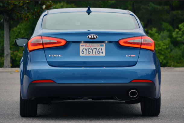 2014 kia forte rear view