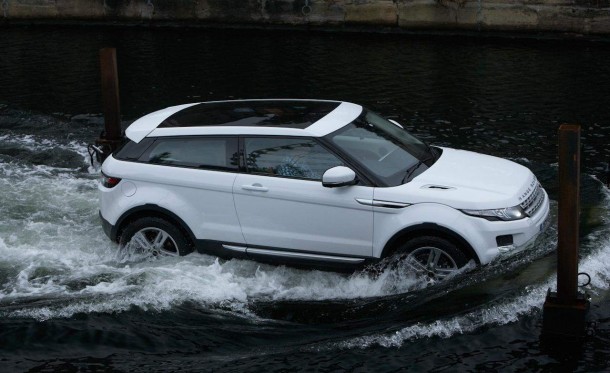 2014 range rover evoque at the road