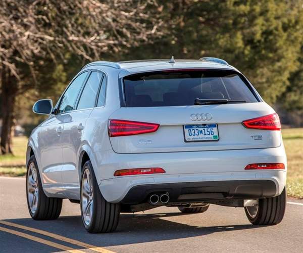 2015 Audi Q3 rear view 2