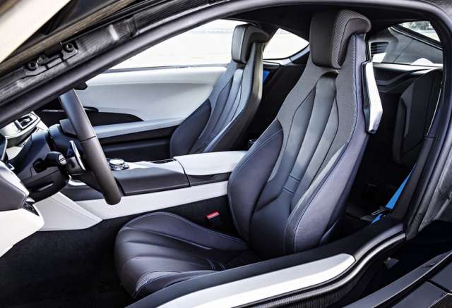 2015 BMW i8 interior 2
