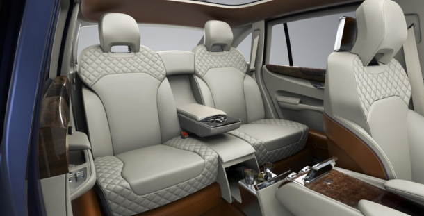 2015 Bentley SUV back interior 2