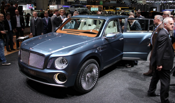 2015 Bentley SUV front