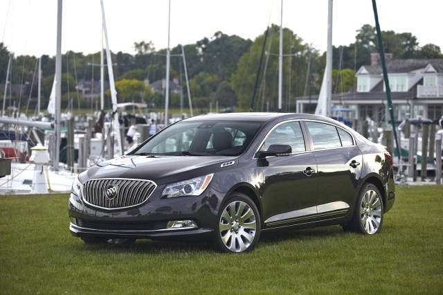2015 Buick Lacrosse side view 2