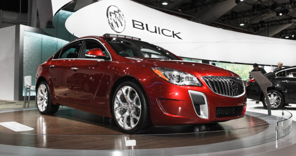 2015 Buick Regal side view