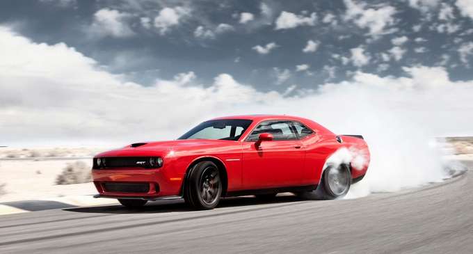 2015 Dodge Challenger Hellcat road