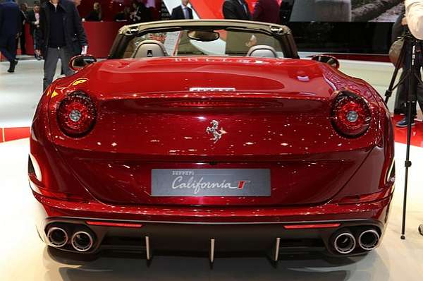 2015 Ferrari California rear