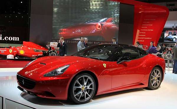 2015 Ferrari California side