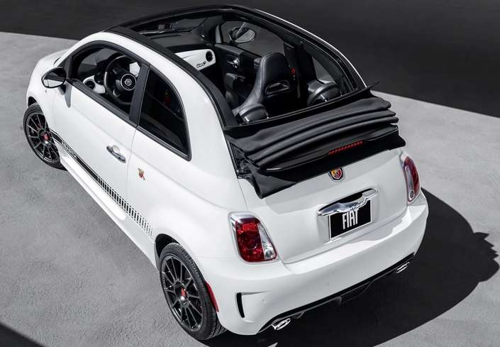 2015 Fiat 500 top view 2