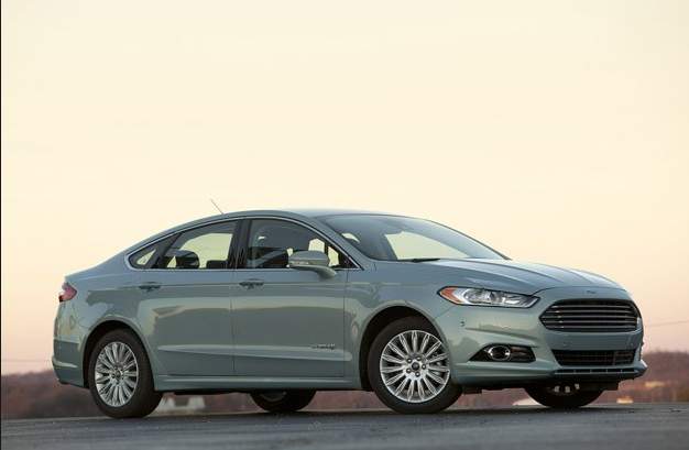 2015 Ford Fusion Hybrid side view
