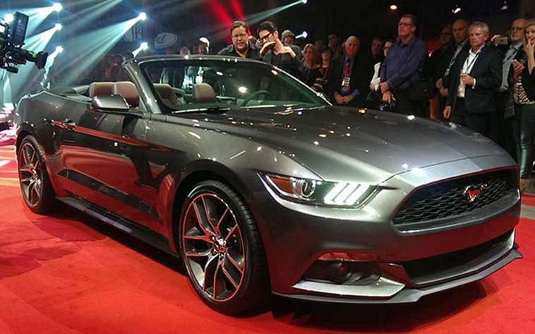 2015 Ford Mustang Convertible side view