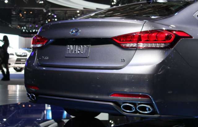 2015 Hyundai Genesis back light