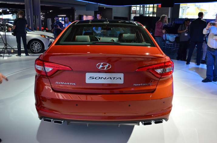 2015 Hyundai Sonata rear view 2