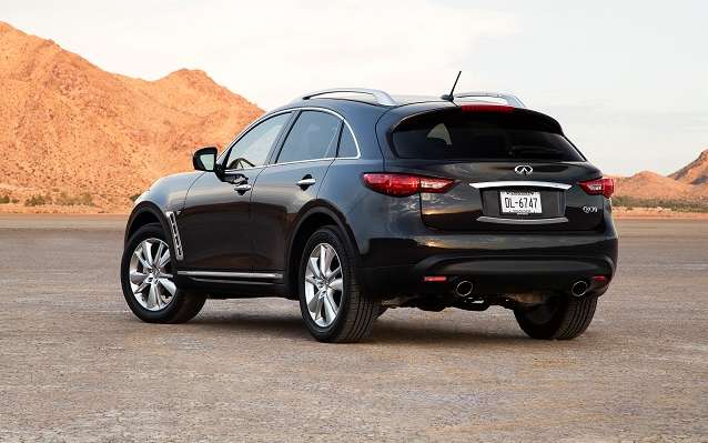 2015 Infiniti QX70 rear view