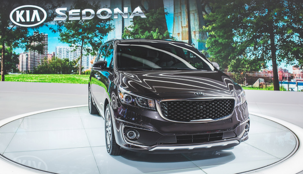 2015 Kia Sedona front view