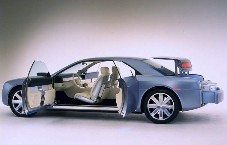 2015 Lincoln Continental side view