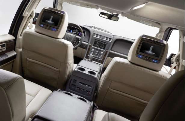 2015 Lincoln Navigator interior