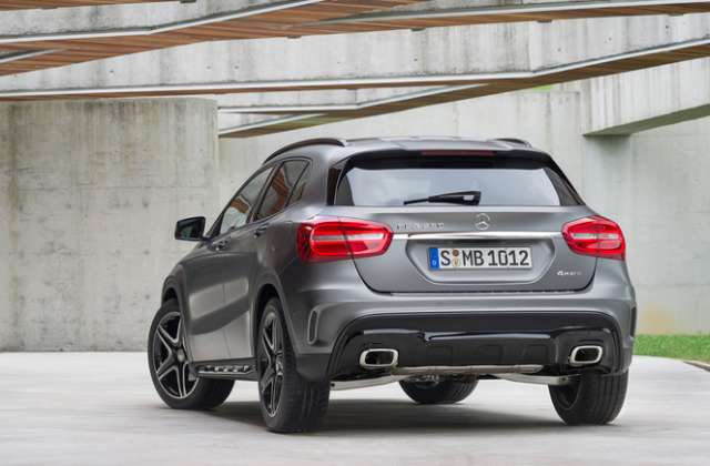 2015 Mercedes-Benz GLA rear view2