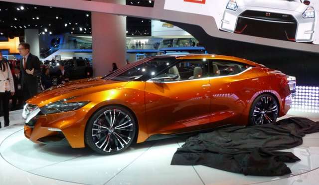 2015 Nissan Sport Sedan Concept side view 2