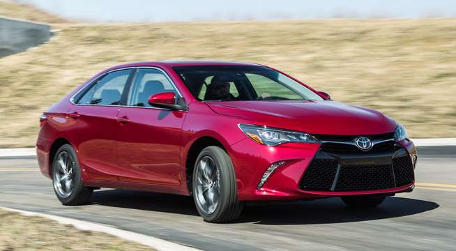 2015 Toyota Camry road