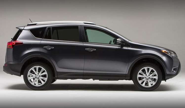 2015 Toyota Rav4 side view 2