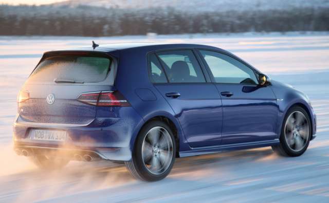 2015 Volkswagen Golf R 3