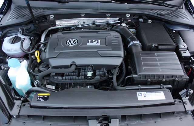2015 Volkswagen Golf R engine
