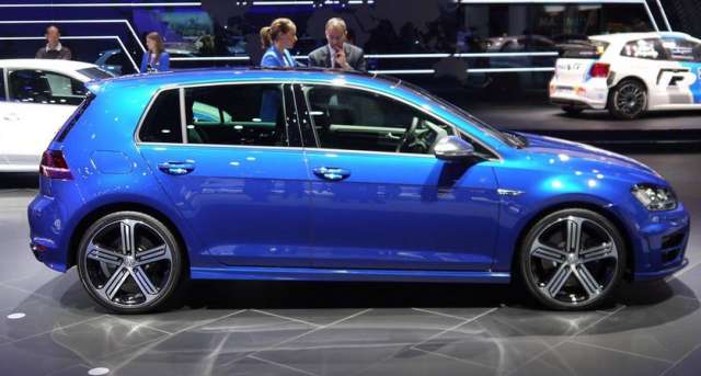 2015 Volkswagen Golf R side view