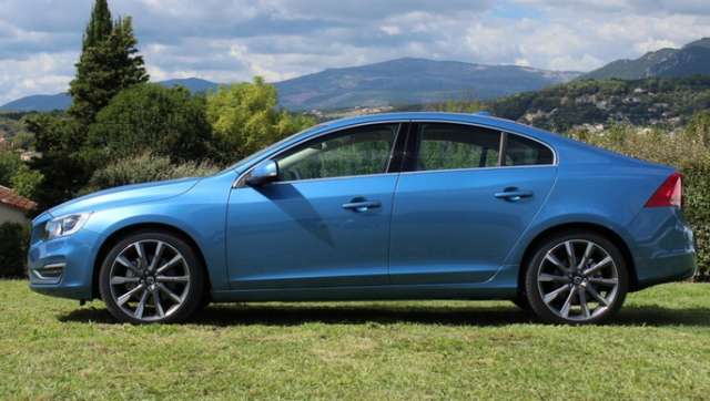 2015 Volvo S60 side view