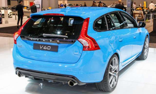 2015 Volvo V60 rear view 4