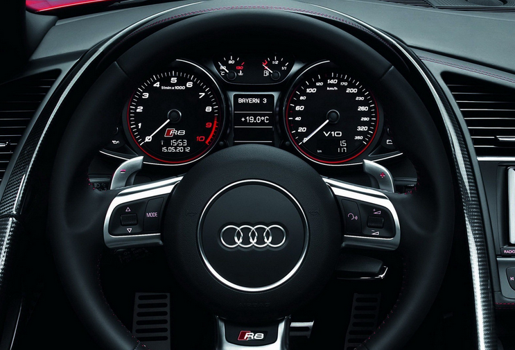 2016 Audi R8 steering wheel