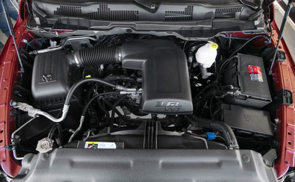 2016 Ram Laramie Limited under the hood