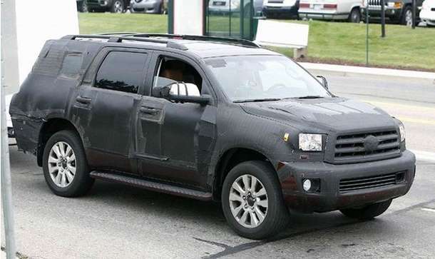 2016 Toyota Sequoia side view