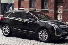 2017 Cadillac XT5 side 1